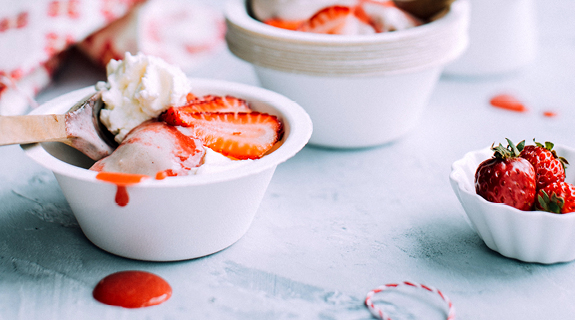 Fruchtige Erdbeer-Bananen-Nicecream mit Honig